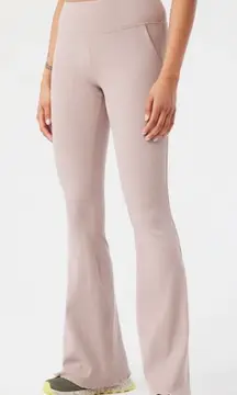 Outdoor Voices SuperForm
Rib Flare Pant in Mocha