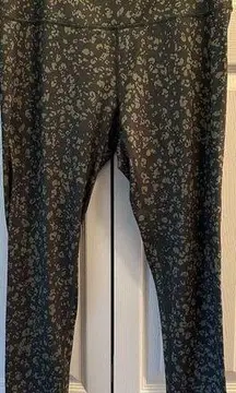 Zella  Dark Green Leopard Print Cropped Leggings Size Large