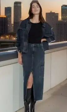 Old Navy Women’s Size 0 Anika Mid Rise Cargo Maxi Skirt. Faded Dark Navy Denim