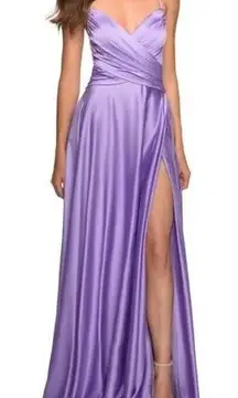 LA FEMME Sleeveless Satin Gown in Lavender Size US 2