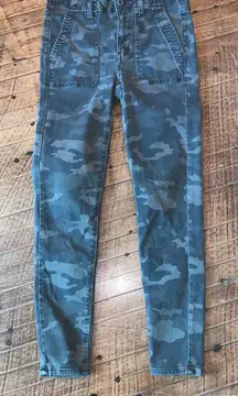 American Eagle hi-rise jeggings crop size 2 camo jeans