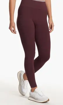 NWOT Vuori‎ Helix Seamless Legging in a burgundy color Small