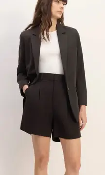 Everlane Way High Drape Short in Black