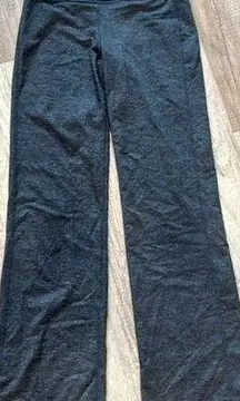 Lululemon flared leg crossover front yoga pants Size 4 Gray