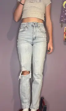 Light Washed Ripped Jeans