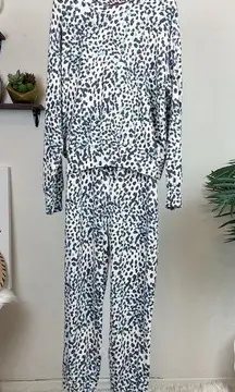 n:Philanthropy- Sweatshirt & Pants set in Navy Animal Smudge