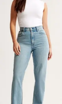Abercrombie & Fitch Curve Love Ultra High Rise 90s Straight Jean Size 26 NWOT