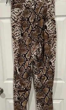 New Women's PrettylittleThing Snake print pants Lightweight size 10