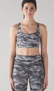 Lululemon  Energy Bra Power Luxtreme Hazy Days Black White size 4