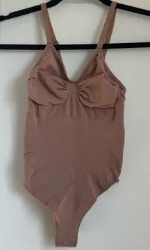 NWOT Skims Seamless Sculpt Thong
Bodysuit L/XL