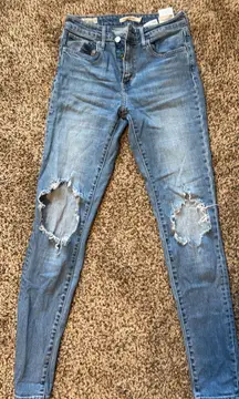 Levi’s 721 High-Rise Skinny Jeans