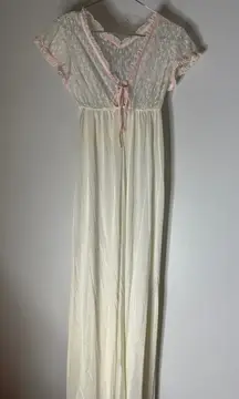 Vintage Suzy Star Cream Nylon‎ With Lace Pink Ribbon Trim Junior 11 Long Gown
