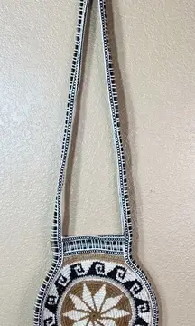Round woven purse