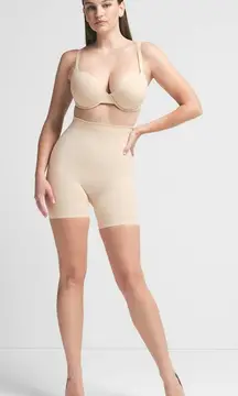 Skims Seamless Sculpt Mid Thigh Shot, Sand