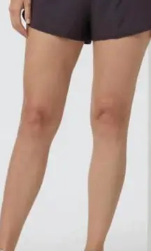 Vuori Women's Clementine Short 2.0 Mid Rise Stylish Activewear Size XS Gray