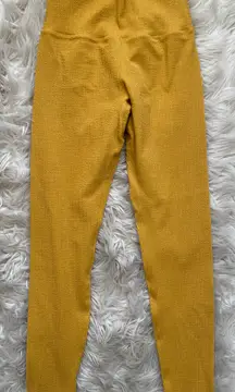 Demand Leggings Textured In Mustard Yellow