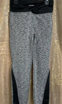 Manduka Heather Gray Black Cut Out Waist Capri Leggings Small NWOT