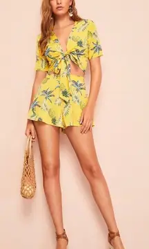 ✨ HP✨Knot Front Tropical Print Top & Shorts Set✨