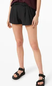 Lululemon Stroll at Sundown Short 3"
Black