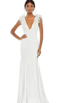 Mac Duggal 68137 White Feather Shoulder V-Neck Satin Formal Gown Size 6 NWT