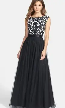 Aidan‎ Mattox Dress Womens 4 Black White Embroidered Bodice Mesh Evening Gown