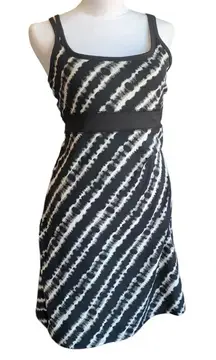 SOYBU women's XS black and white dress with built in bra