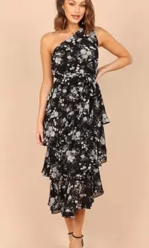 PETAL AND PUP BRIGETTE ONE SHOULDER TIERED MIDI DRESS BLACK FLORAL Size Small