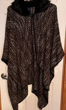 Apt. 9 Black Faux Fur Around the Collar Brown White Gold Poncho 60 1/2" L x‎ 25"