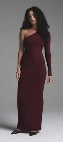 SKIMS Soft Lounge One Shoulder Long Dress Bordeaux
Size Large