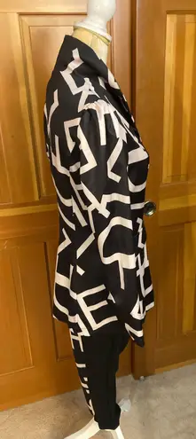 Lavishly Paris Nwt, New, Women’s Letter Print Pant Suit.
