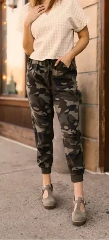 Dress Forum LOS ANGELES Camo Jogger Tencel Pants Size S FP4311A