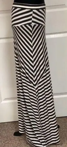 Ava &Grace Ava & Grace stripe blk/ off wht skirt- medium. Comfy cotton blend long skirt