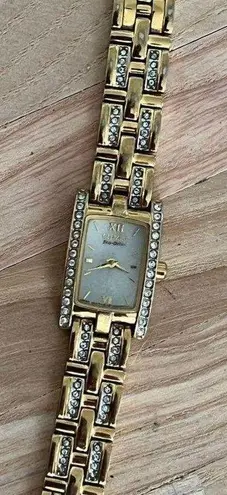 Citizen Eco-Drive Ladies Watch Crystals Pearl Dial Gold Tone Bracelet Solar