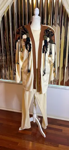 Pat & Janet Beige 3-piece Matching Leggings Set