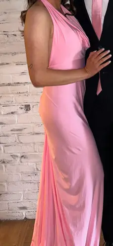 Lucy in the Sky Gathered Back Halter BodyCon Maxi Dress in Pink - Image 2