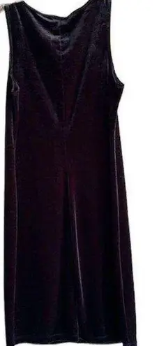 Jumping Joy Velvet Sleeveless Black Dress with Keyhole at Chest. Size M