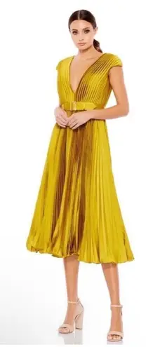 Mac Duggal NWT Pleated Cap Sleeve Belted ALine Dress 26483 Chartreuse Sz 10 $338