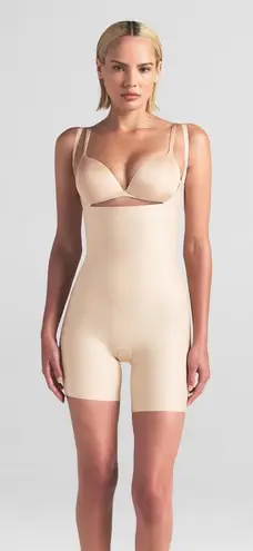 SKIMS Body Zoned Open Bust Mid Thigh Bodysuit Large Sand NWT