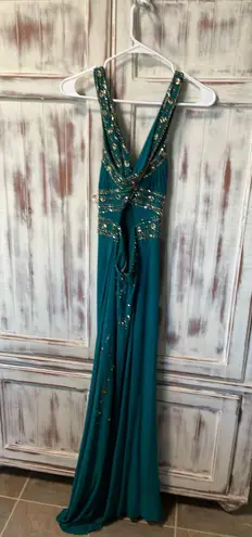 Hailey Logan By Adrianna Papell formal gown