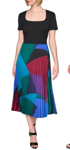 Karl Lagerfeld NWT Beautiful Pleated Dress With Color On Bottom. Size Small