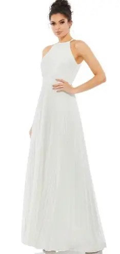 Mac Duggal NEW Ieena For Pleated Halter Neck Flowy Gown In White