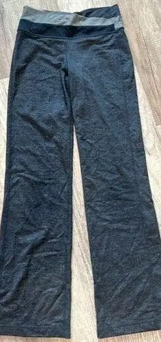 Lululemon  flared leg crossover front yoga pants Size 4 Gray