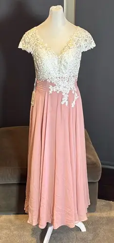 Women’s Ivory Lace Top Pink Chiffon V