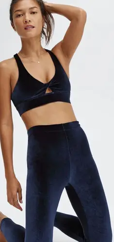 Fabletics Oasis Twist Velour Sportsbra