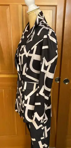 Lavishly Paris Nwt, New, Women’s Letter Print Pant Suit.