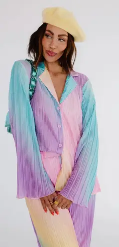 Dressed in Lala Rainbow Daydream Plissé Pleated Top Notched Collar Size Medium Pink