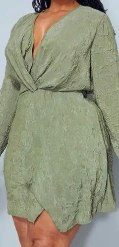 Pretty Little Thing  Plus Size 26 Crinkle Satin Green Wrap Dress Mini Lined Sexy