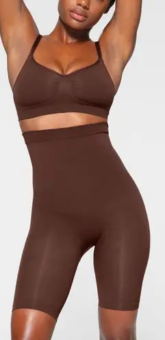 SKIMS  Seamless Sculpt HIGH WAISTED ABOVE THE KNEE Cocoa size M‎