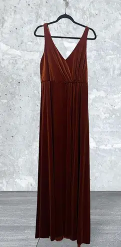 The Moon NWT Dessy VELVET MAXI DRESS WITH SHIRRED BODICE AND FRONT SLIT IN AUBURN