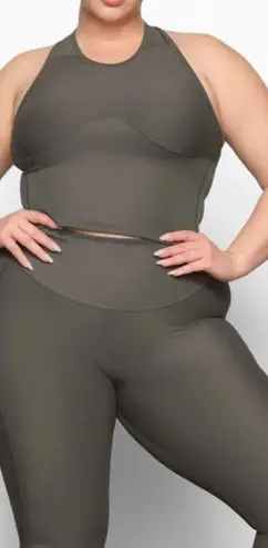 SKIMS Performance Racerback Tank Gunmetal